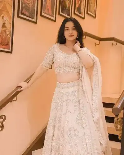Escort Sandila
